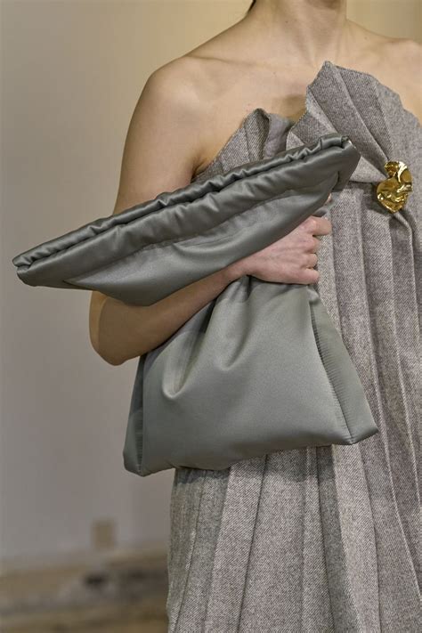 borsa louis vuitton mezzaluna|Borse Moda Donna Inverno 2025: 50 FOTO .